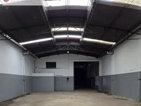 Galpón- Depósito  de 339 m2  en Nueva Pompeya - ALQUILER