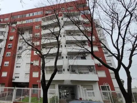 Departamento 3 Ambientes en Venta | Parque Chacabuco | Balcón y Cochera | Apto Crédito