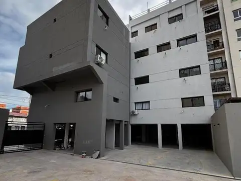 COCHERA DESCUBIERTA EN PLENO CENTRO DE BANFIELD (FC)
