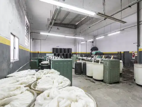 IMPORTANTE INMUEBLE COMERCIAL/INDUSTRIAL V. DEVOTO
