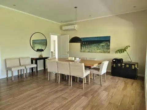 Casa en Alquiler Temporal con 2 cocheras