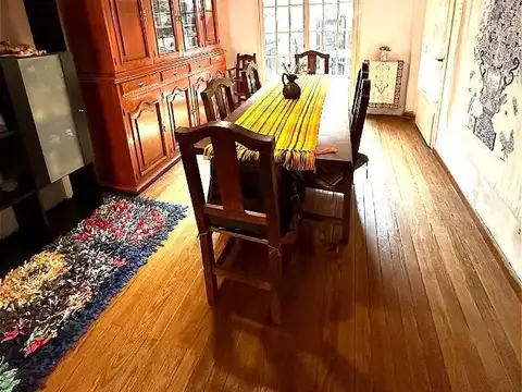 Casa 4 ambientes con 2 baños