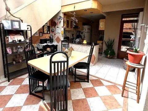 HERMOSA CASA 4 AMBIENTES  + COCHERA + TERRAZA IDEAL FAMILIA