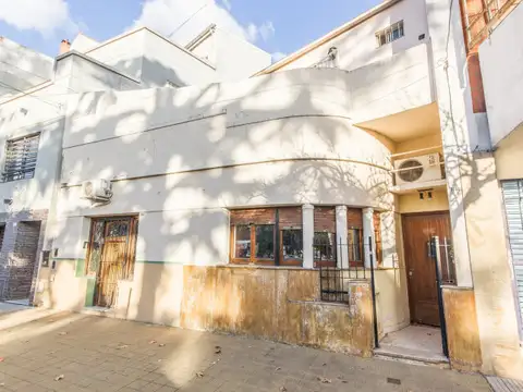 Casa multifamiliar con local y oficinas | Ideal vivienda + actividad profesional