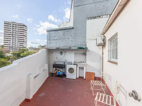 Casa multifamiliar con local y oficinas | Ideal vivienda + actividad profesional