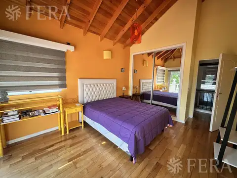 Venta casa de 5 ambientes con fondo libre con piscina en Haras Del Sur I- La Plata
