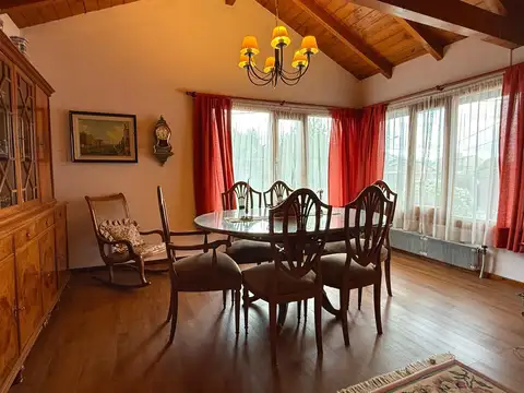 Casa 5 ambientes con 2 baños