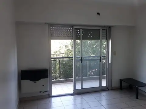 VENTA - DTO. 3 AMB. - 2º- FRENTE - BALCON- PARQUE AVELLANEDA