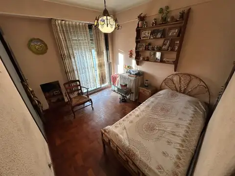 Semipiso de 3 ambientes en esquina con balcón terraza en L.