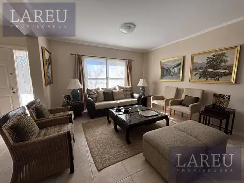 Casa 5 ambientes con 3 baños