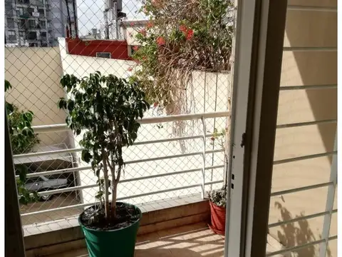 Monoambiente al cfte con balcon actualmente alquilado