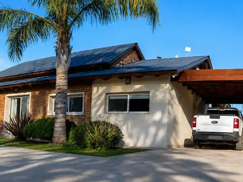 Casa de una planta 3 dormitorios   pileta Puerto Roldan