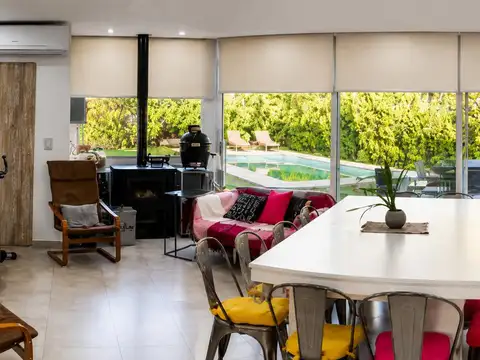 Casa de una planta 3 dormitorios   pileta Puerto Roldan