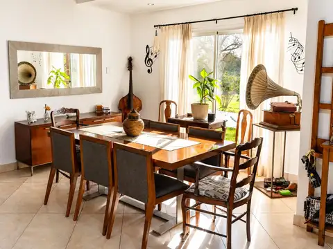 Casa en Venta con 2 cocheras