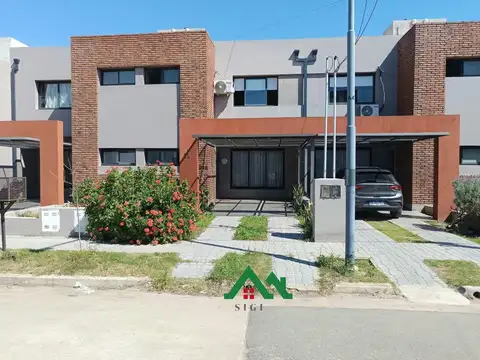 Casa  en la paya 2 con cochera en barrio cerrado con seguridad