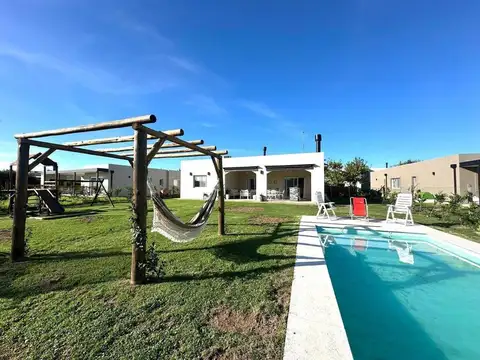 Casa 5 ambientes con 3 baños
