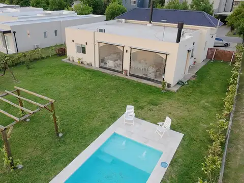 CASA EN VENTA  5 AMBIENTES CON PILETA GALERIA PARRILLA El CANTON