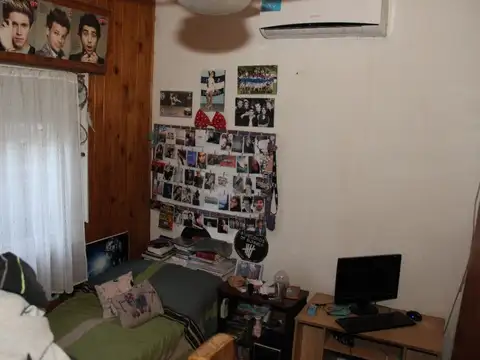 Casa Con Depto en planta Alta