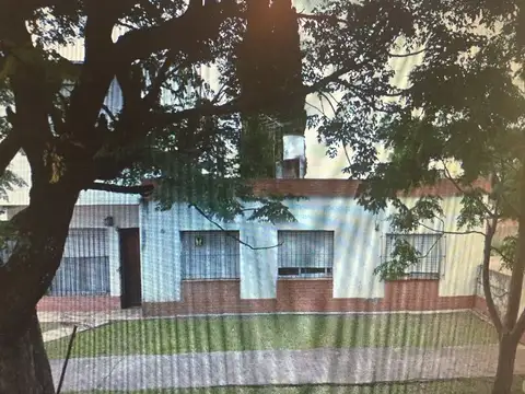 Casa Con Depto en planta Alta