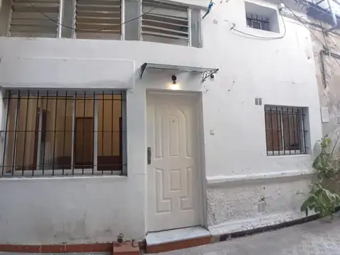 Venta. Ph 5 ambientes. Hipólito Yrigoyen y Solis. 