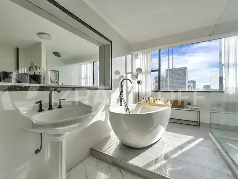 Departamento  en venta en Arroyo al 800, esquina Suipacha. 4 ambientes, cochera, piso muy alto