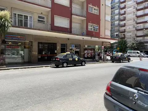 LOCAL COMERCIAL CON RENTA PLENO CENTRO