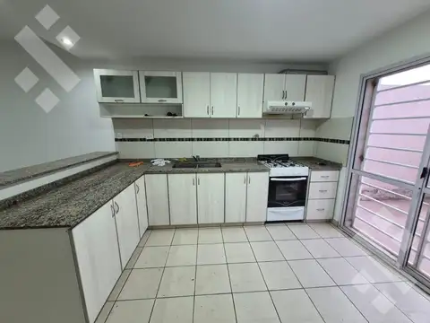 Depto Tipo Casa en Alquiler de 4 ambientes