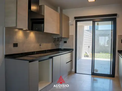 Depto Tipo Casa 4 ambientes con 3 baños