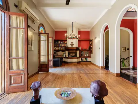 Casa en venta barrio centro 4 dormitorios amplio pileta parrillero jardin categoria cochera