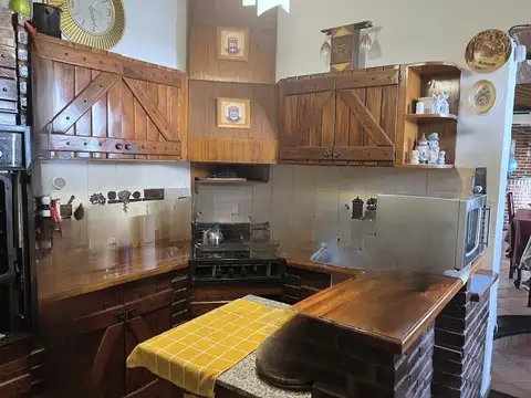 Casa de 3 dormitorios con Patio y cochera para 2 autos