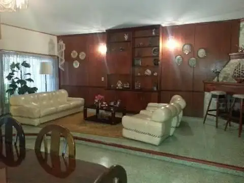 IMPORTANTE CASA EN ZONA VILLA CLUB