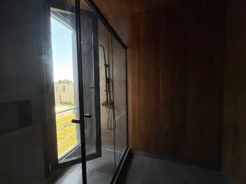 Casa 5 ambientes con 6 baños