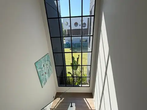 Casa en Venta con 4 cocheras