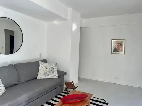 Studio Aura-Balcón, Luz Natural y Diseño Moderno en Recoleta.