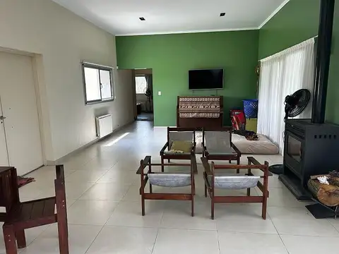 Casa 5 ambientes con 3 baños