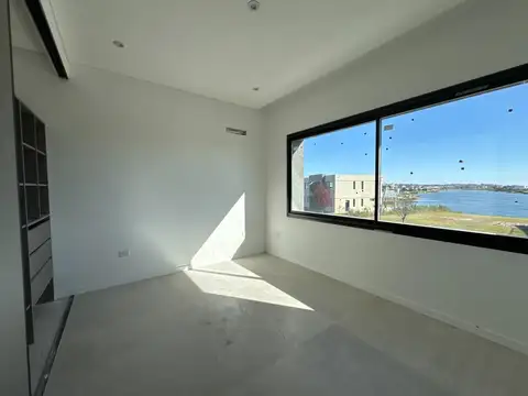 Casa 6 ambientes con 5 baños