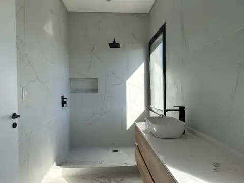 Casa a estrenar de diseño contemporáneo en Puertos