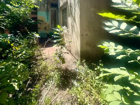 Casa a reciclar en excelente zona de Avellaneda-Ushuaia 110