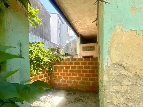 Casa a reciclar en excelente zona de Avellaneda-Ushuaia 110