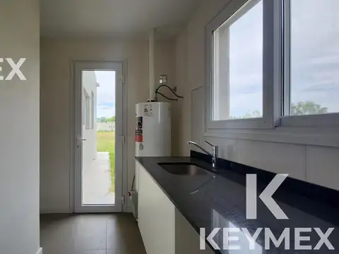 Casa 5 ambientes con 3 baños