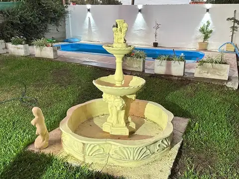 Venta casa 4 ambientes con pileta Trujui