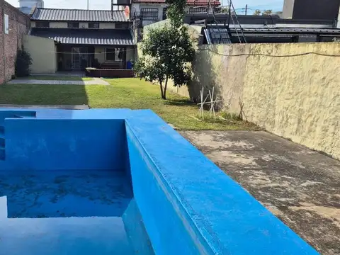 Casa 5 amb, C/ potencial, y pileta; Lote 414m2