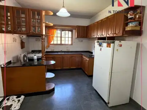 Casa en Venta con 3 cocheras