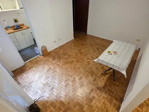 CARACAS 1400, Piso 1