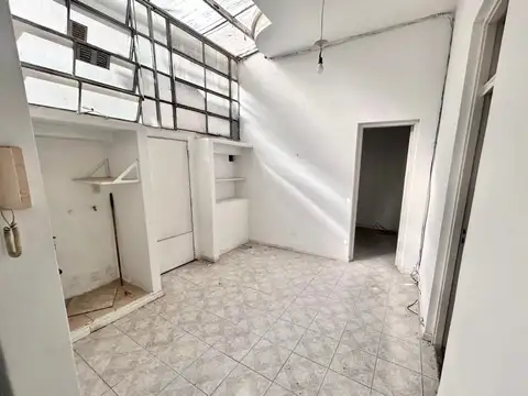 VENTA PH 3amb - patio- buena ubicación- V. Urquiza