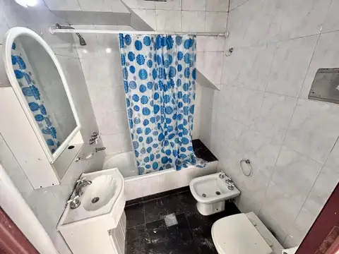VENTA PH 3amb - patio- buena ubicación- V. Urquiza