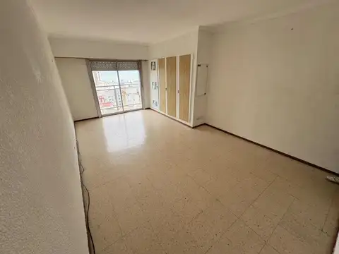ALQUILER - 1 Ambiente con Balcón - A 1 Cuadra del Mar
