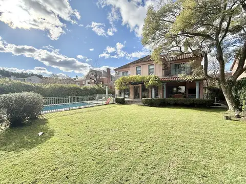 Casa 6 ambientes con 4 baños