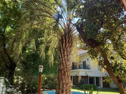 Gran casa en venta en lomas de San Isidro sobre lote 1224m2