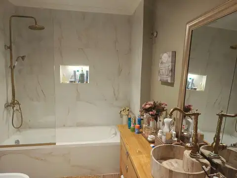 Casa 4 ambientes con 3 baños